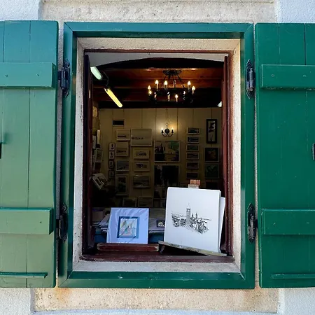 Pensión & Old Town 4*