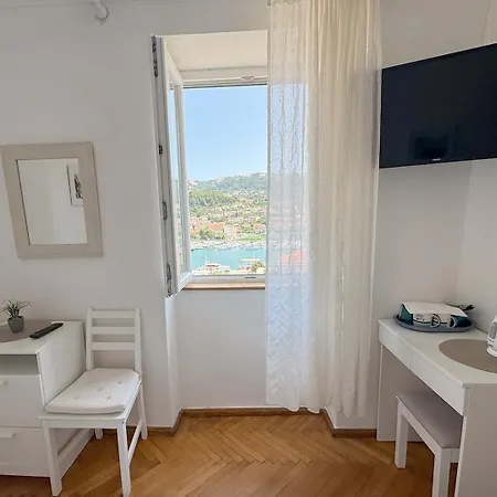 & Old Town Pensión Rab Town